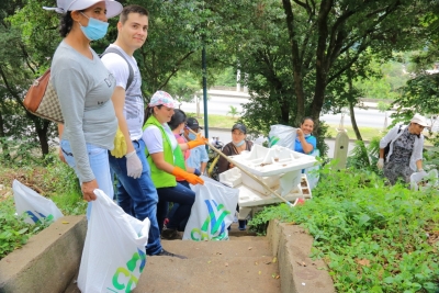 6 toneladas de residuos y material vegetal recogidos en zonas verdes en La Victoria