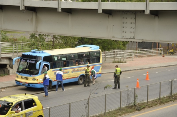 El 75 % de los buses revisados en operativos pedagógicos están generando contaminación