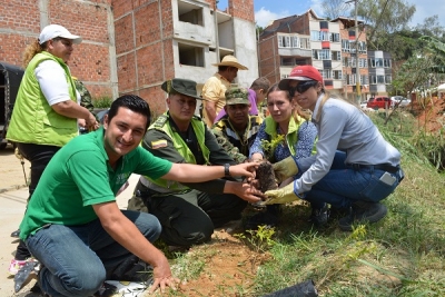 Conjunto Residencial Marianella de Girón recibe jornada ambiental