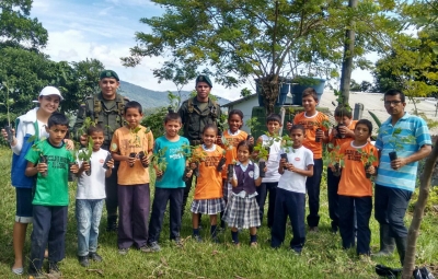 200 árboles sembrados en escuela rural angelinos de Lebrija