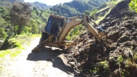 Con maquinaria CDMB atiende emergencias en Soto Norte