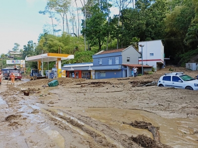 CDMB evalúa y atiende daños ambientales provocados por la fuerte lluvia