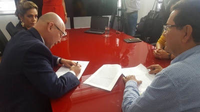 CDMB y Área Metropolitana firman convenio para trabajar Unidos por el Ambiente