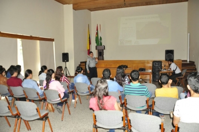 CDMB comparte experiencia sobre manejo de la erosión con estudiantes de Unisangil