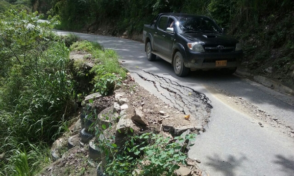 Hay alerta por hundimiento de la vía a Charta